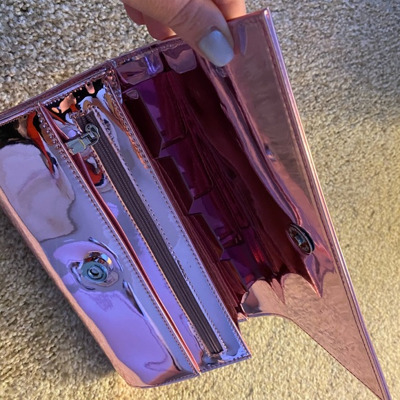 Metallic pink wallet - Picture 3 of 9